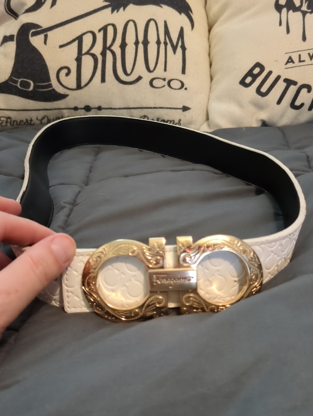Salvatore Ferragamo White Leather Unisex Belt - Made In Italy